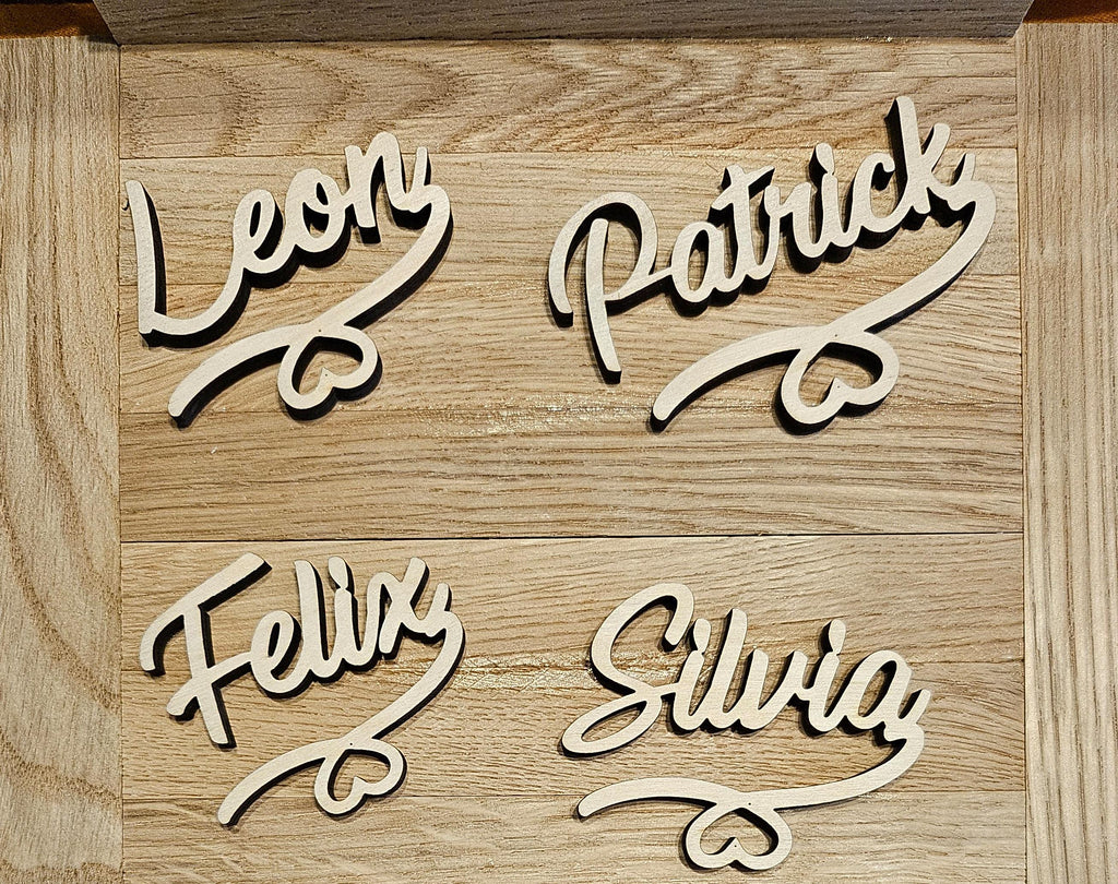 Holz-Platzkarte fürs Glas – Herz mit Wunschname – Produktfoto 5