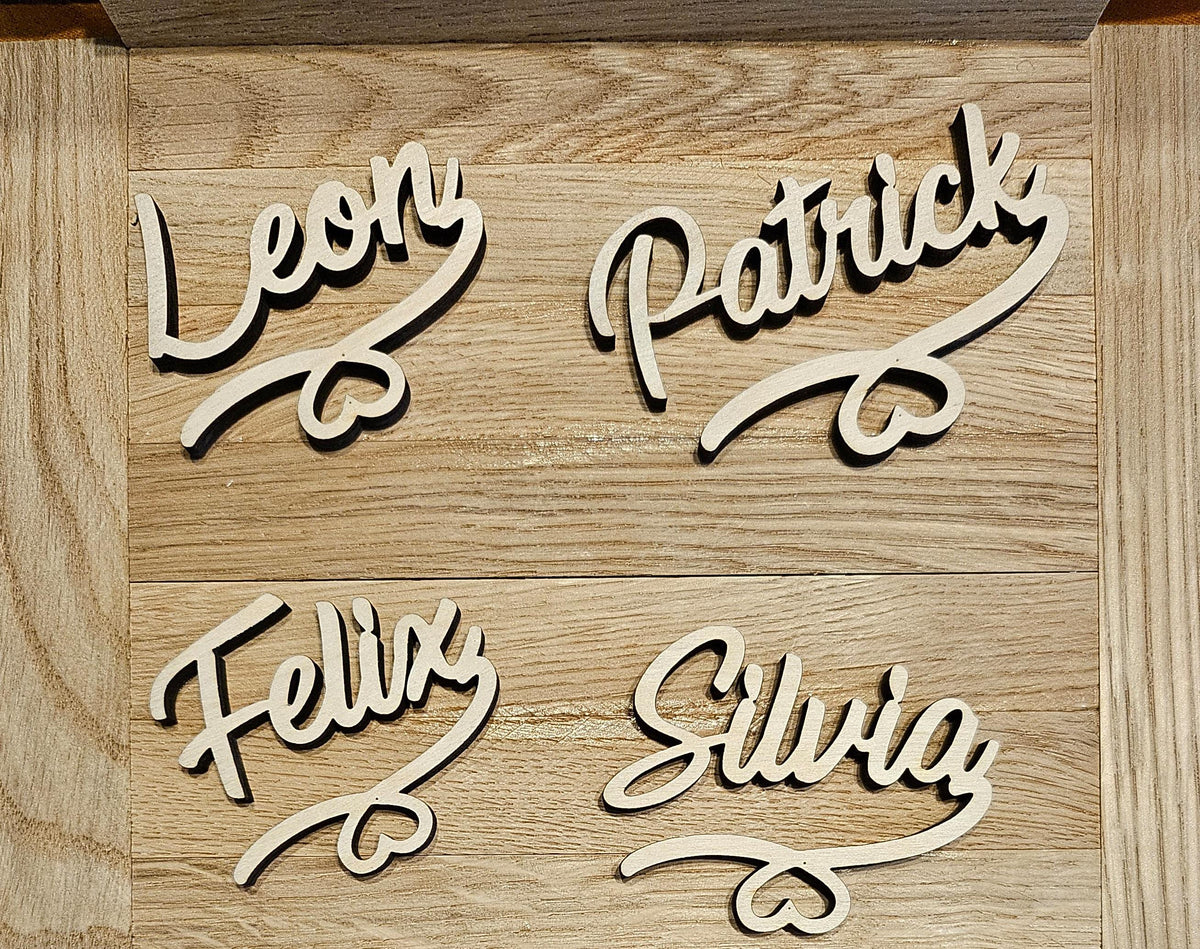 Holz-Platzkarte fürs Glas – Herz mit Wunschname – Produktfoto 5